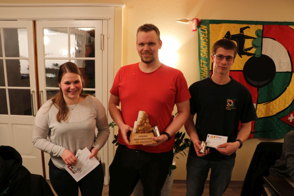  Die Erstrangierten der Jahresmeisterschaft: 3. Melanie Vogler, 1. Michael Hafner, 2. Christof Rohrer 